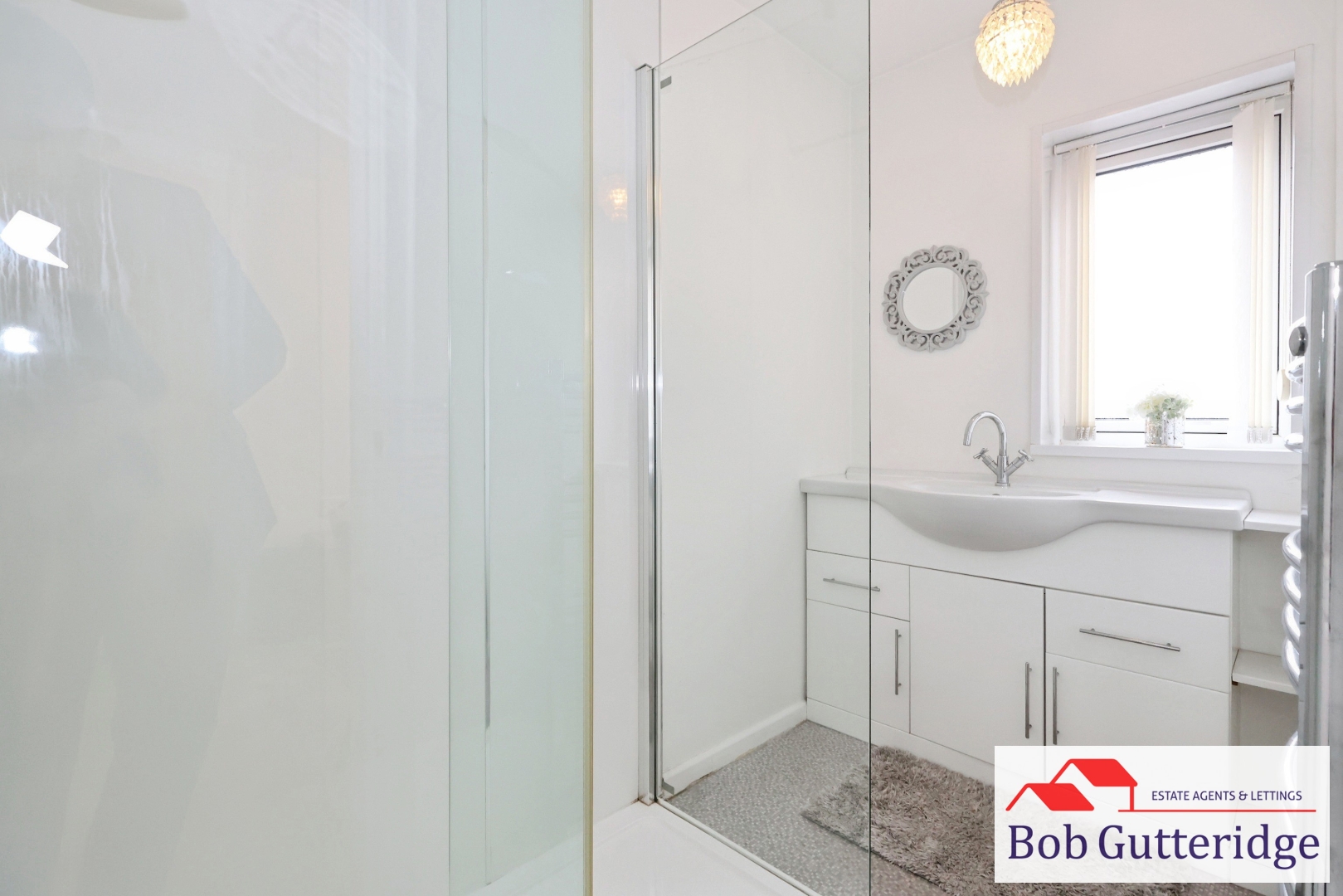 GROUND FLOOR SHOWER ROOM